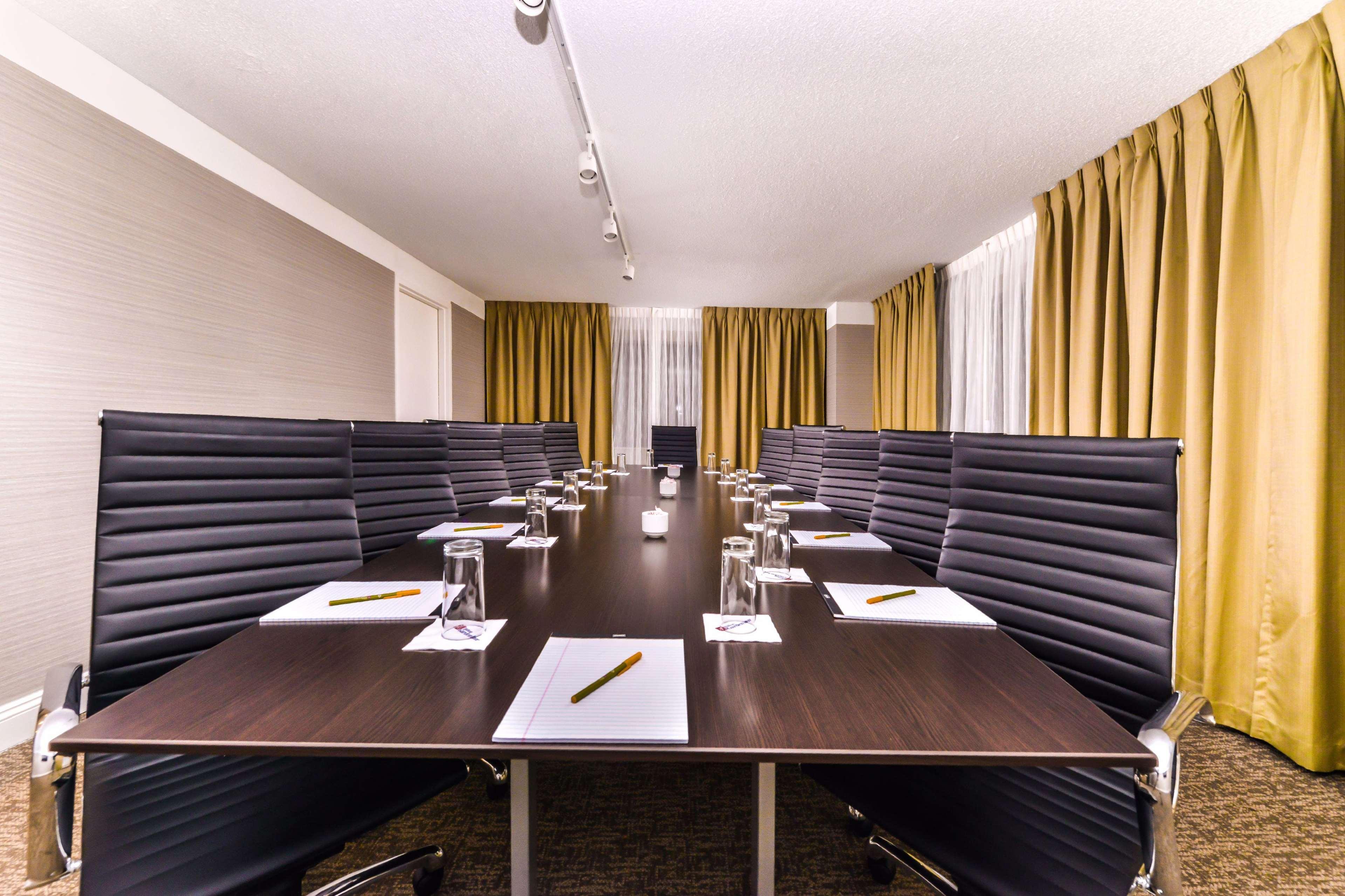 Hilton Garden Inn Detroit Саутфилд Экстерьер фото